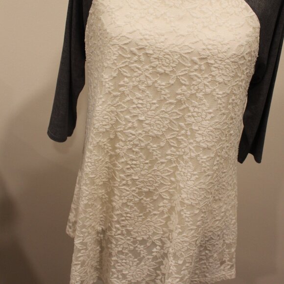 Discount Divas Lace/Grey Top Size M - Picture 2 of 8